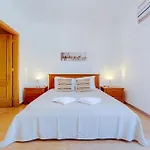 Collection Side - Oura 200 Meters Vakantiehuis
