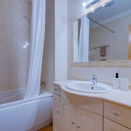 Collection Side - Oura 200 Meters Vakantiehuis *